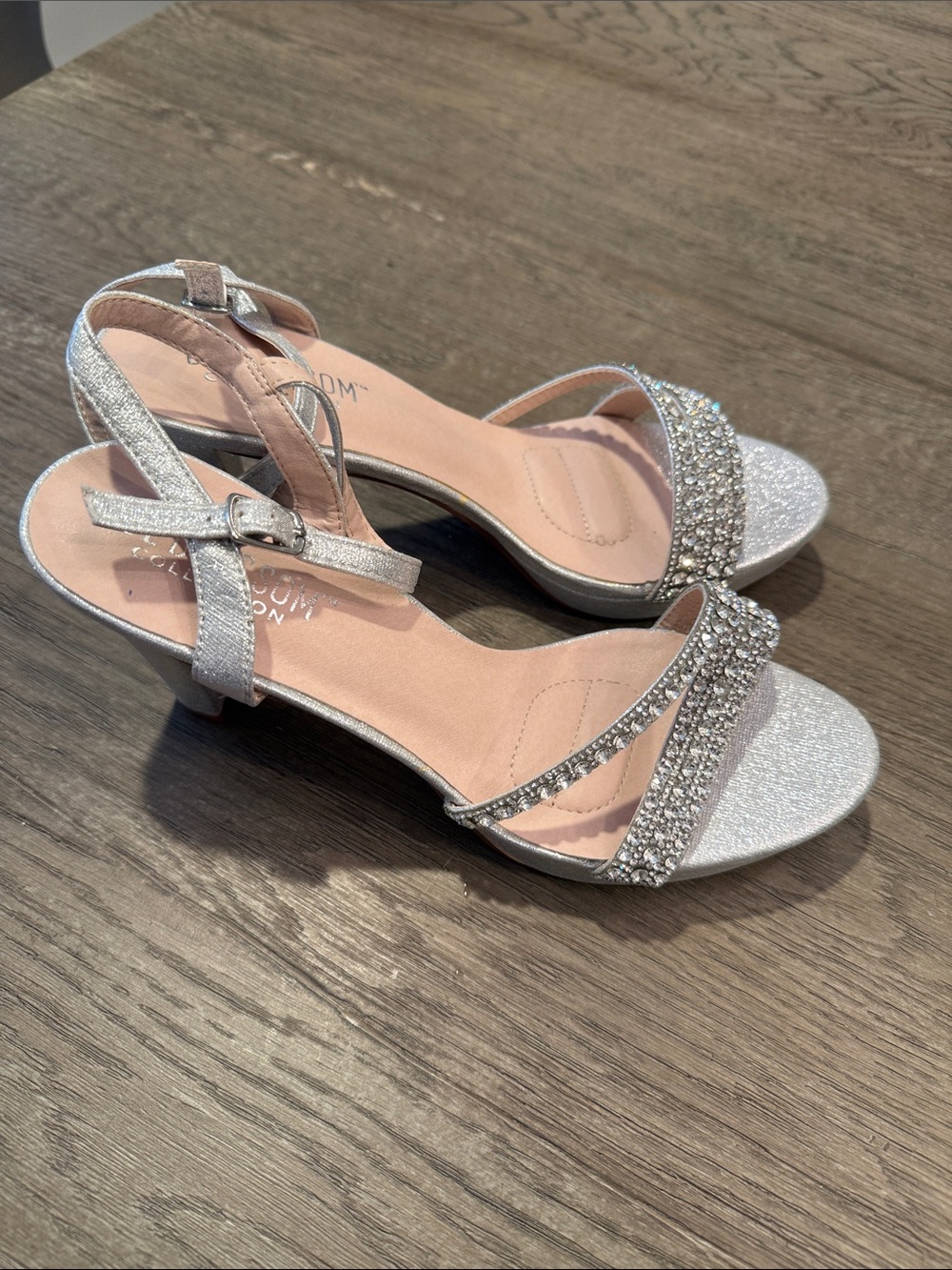 Women's Silver Rhinestone with Sparkle Strap Dress Shoes size 8.5